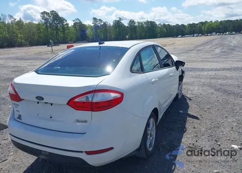 2018 Ford Fiesta Se z USA, uszkodzony, nr VIN 3FADP4BJ9JM117574